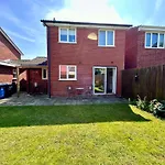 Beautiful House In South Cambridge, 14-Min Drive To The City Centre, Free Parking, No Sofabeds, Sleeps 6