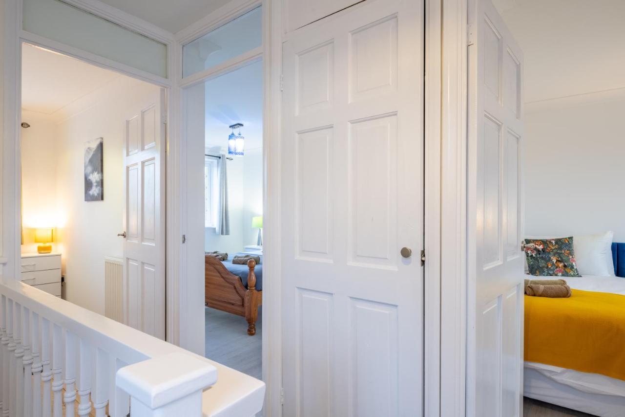 Holiday home Beautiful House In South Cambridge, 14-min Drive To The Centre, Free Parking, No Sofabeds, Sleeps 6 *